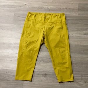 Old navy elevate legging 3/4 leg